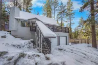 Zephyr Chalet Home for 8