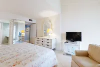 Oceanfront Condo with Spacious Balcony, Great Views, AC & Outdoor Pool