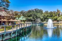Oceanfront Condo with Spacious Balcony, Great Views, AC & Outdoor Pool