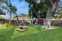 Stylish Avondale Home Pet-friendly & Walkable - balcony