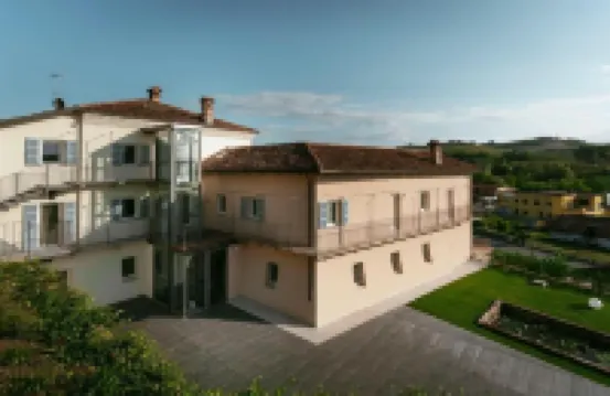 วีเนีย เรเลส์ โรงแรมใน