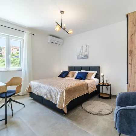 Janie in Splitska with 4 bedrooms and 2 bathrooms