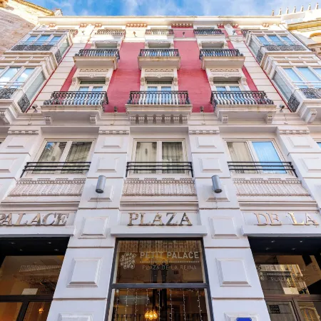 Petit Palace Plaza de la Reina Отели рядом с достопримечательностью «Сьютат Белла»
