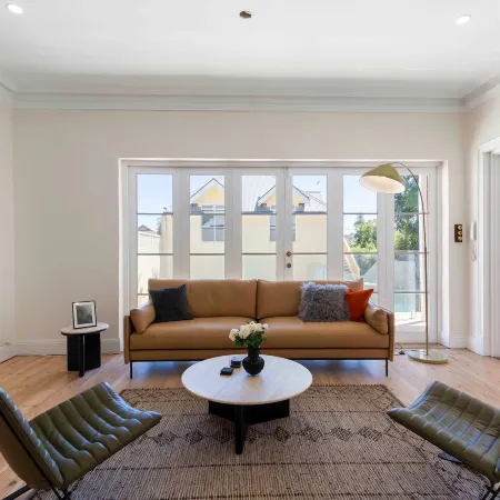 Victorian Villa with Pool near CBD