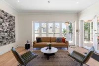 Victorian Villa with Pool near CBD