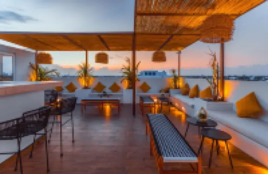 特拉斯酒店，卡曼海灘