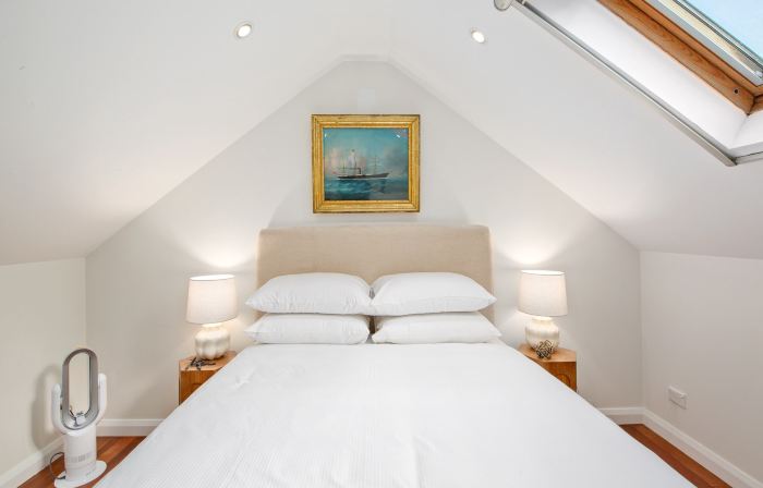 Stylish 2-Bed House with Private Courtyard