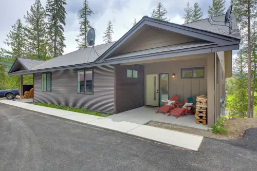 Elegant Priest Lake Townhome ~ 1 Mi from Lake - balcony