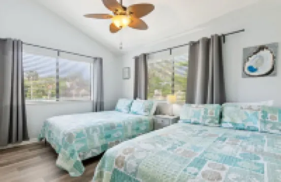 ONE BLOCK from the beach! Weekly and monthly discounts offered.