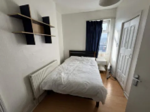 1 Bed- Sleeps 3- Newport Flat