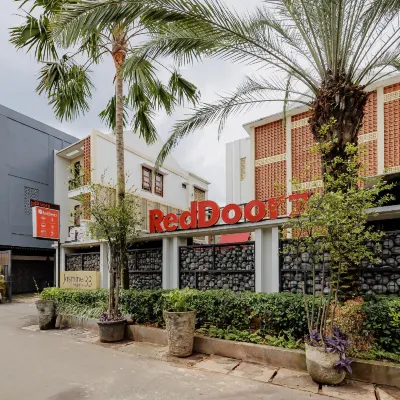 RedDoorz Premium Near Ragunan Zoo 2 拉古南動物園附近的飯店