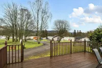 4 Bed House - Sleeps 9 - Hottub - Parking