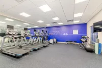 Holiday Inn Express & Suites MEDFORD by IHG