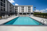 Spark by Hilton Decatur - Pools