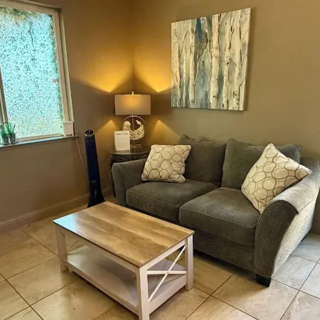 Private Apartment Style Suite. Close to National Parks.