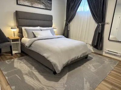 Modern Calgary Stay , Free Parking, Fast Wi-Fi Hotel di 