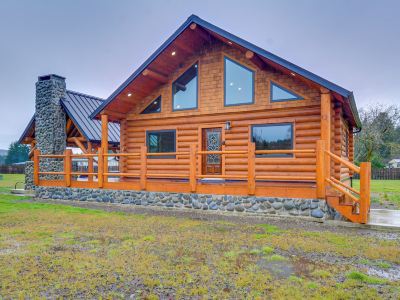 Pavilion w/ Hot Tub! Trybett Cabin 2 in Forks