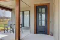Steps From the Water! Grand Lake Getaway w/ Patio - de charme