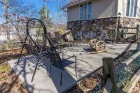 4Bedroom Vacation Home Just 4 Minutes to the Island at Pigeon Forge Heated Pool - Private Pools