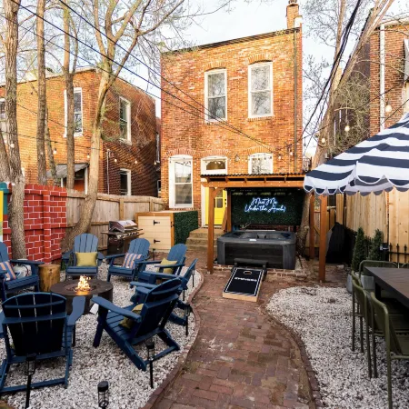 Lou Luxe- Speakeasy, Epic Arcade, Hottub & FirePit