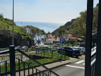 Charming 1-Bedroom Apartment with Ocean Views in Calheta 卡列塔住宿飯店