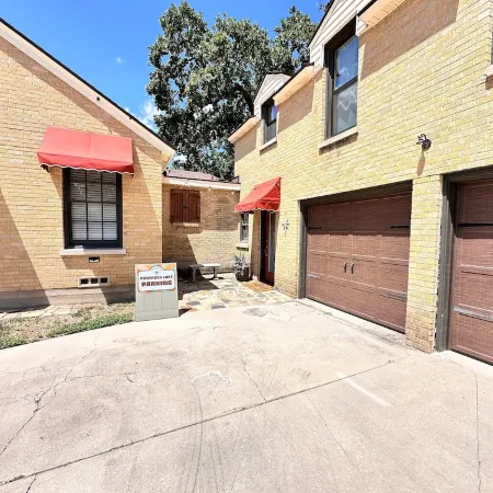 The Compass Loft Studio near TSU with EV Charger
