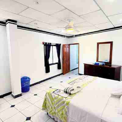 Galapagos Family Vacation 3 Br. Centrally Located and Ocean View Rooms