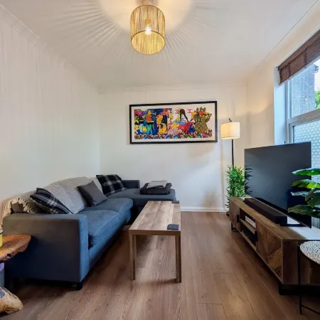 Cosy 2bed House in Reading