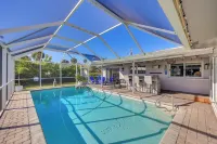 Waterfront Home w/ Boat Dock & Bar in N Fort Myers - Homestays