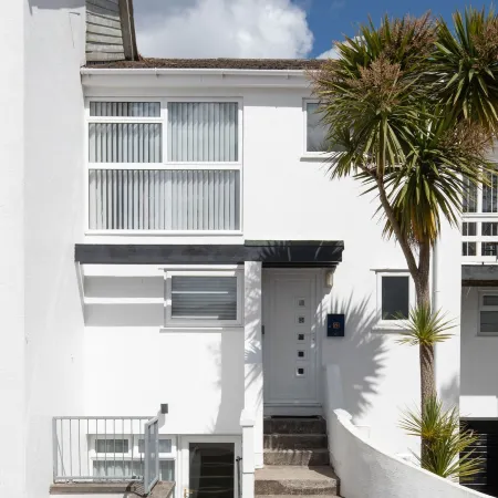 Cystanog Fach - Spectacular Sea Views, Balcony and Terrace, Parking