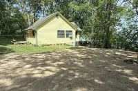 Waterfront Leech Lake Cabin: Dock, Fire Pit, Deck - parking
