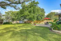 Walk to Shops & Eats! Family Escape in Columbus - WiFi