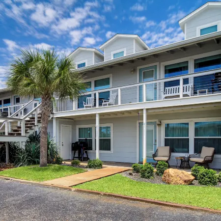 3BR Condo on the Bay w/ Pool and Perks
