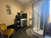 Chambres D’hote au Chapeau Claque Cabaret - Homestays