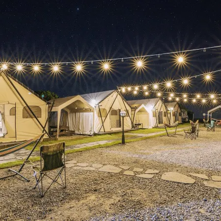 Gapyeong Cheongchun Glamping & Caravan Отели рядом с достопримечательностью «Интерактивный художественный музей»