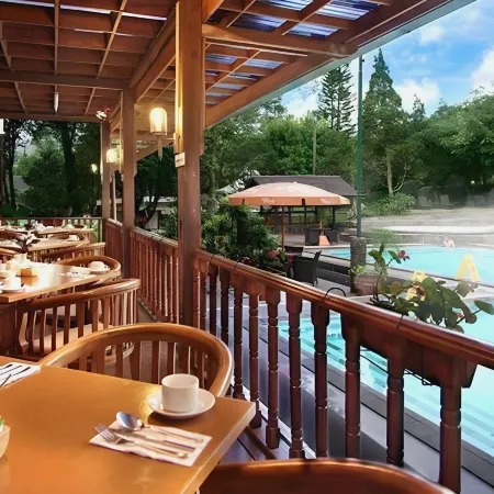 Sari Ater Hotel & Resort Отели рядом с достопримечательностью «Кемпинг-парк Графика-Сиколе»