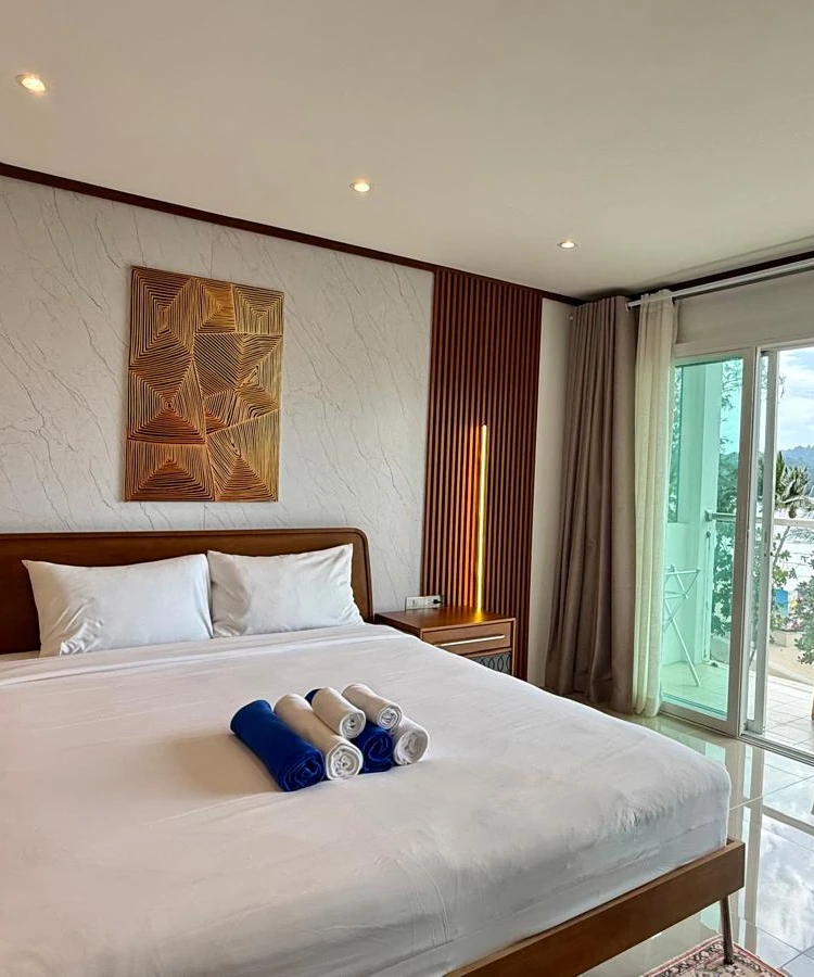 รูปภาพของBeachfront Deluxe Room with Sea View Balcony Near Patong Beach