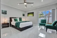Luxury 6BR Villa Near Hollywood - Private Pool