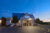 Travelodge by Wyndham Milwaukee - Parvekkeita