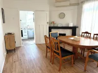 Pretty Villa Close to St Clair Beach Private Parking - 빌라