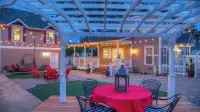 Bliss House by Avantstay Victorian Charm + Gazebo Yard + Corn Hole Walk to Dining + Park - Homestays