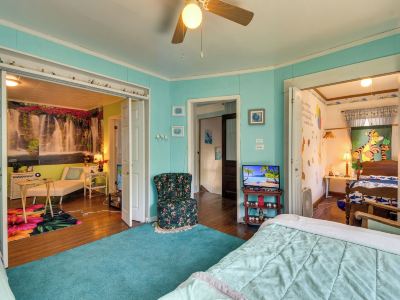 Rochester Escape w/ Hot Tub & Fire Pit!