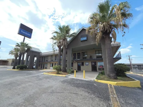Everstay Suites Lackland - 2-Star