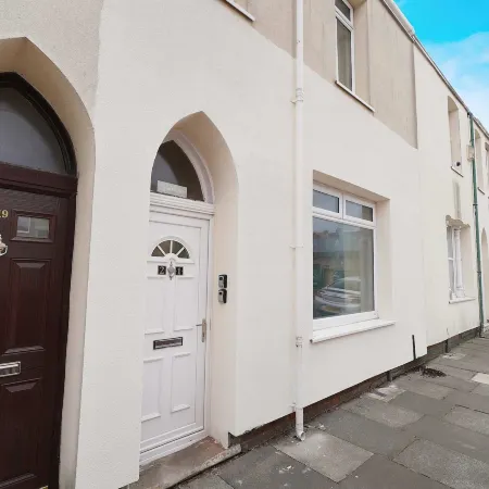 Elegant 4BR Houghton St Sleeps 7 by Stay With Us