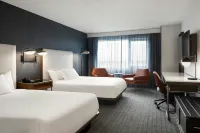 Courtyard Montreal Airport - พร้อมอาหารเช้า