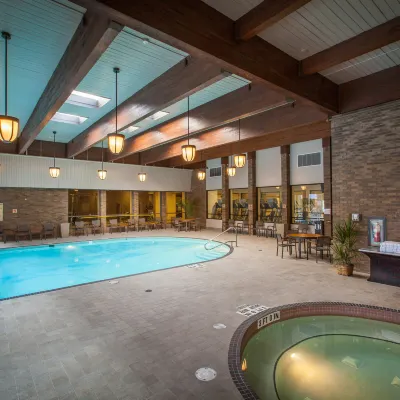DoubleTree by Hilton Hotel Pittsburgh - Green Tree Hotels near Fort Pitt Museum