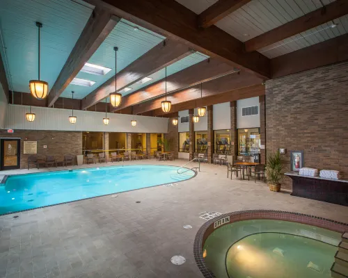 DoubleTree by Hilton Hotel Pittsburgh - Green Tree Отели рядом с достопримечательностью «Стейшн Сквер»