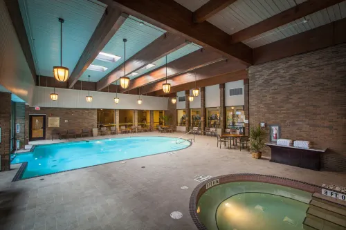 DoubleTree by Hilton Hotel Pittsburgh - Green Tree - 4-Star