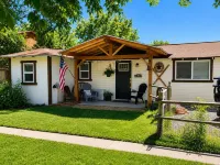 “WYNOT BUNKHOUSE”, Western class in a quaint backyard retreat - 3-Star