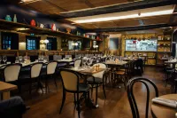The Blue Boar - Boutique